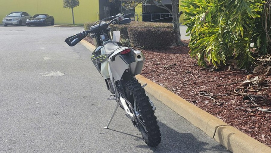 2026 TRIUMPH TF 450-E Jet Black/Pure White