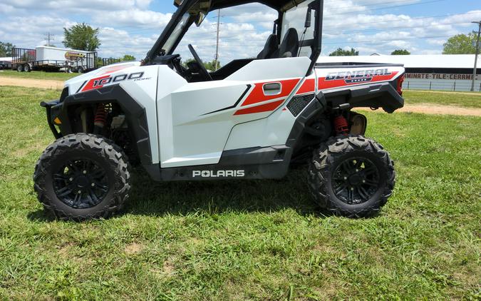 2017 Polaris GENERAL™ 1000 EPS White Lightning