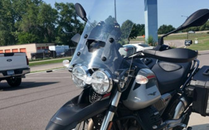 2022 Moto Guzzi V85 TT TRAVEL