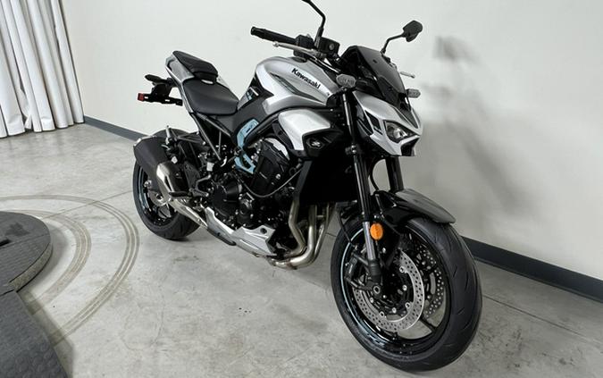 2025 Kawasaki Z900 ABS (ZR900SSFAN)
