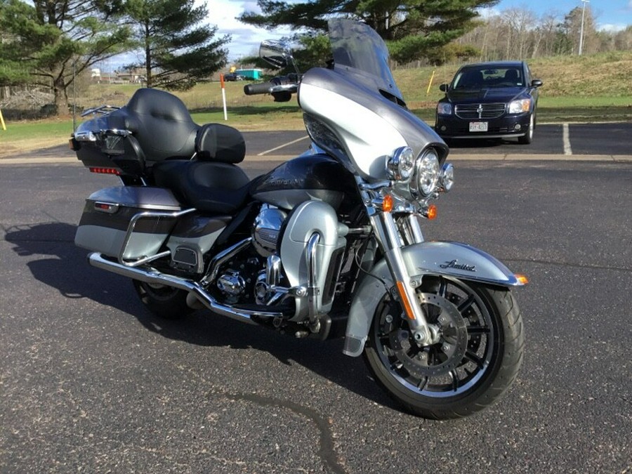 2014 HarleyDavidson® Electra Glide® Ultra Limited CHAR PRL/B SLVR W