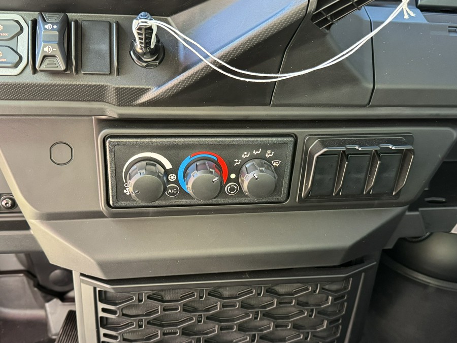 2026 Can-Am Defender MAX Limited HD11