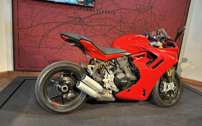 2021 Ducati SuperSport 950 S Ducati Red fairing