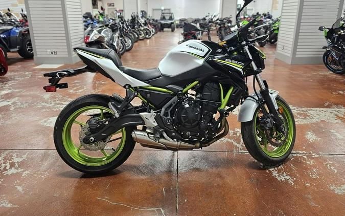 2021 Kawasaki Z650 ABS Pearl Blizzard White/Metallic Spark Black