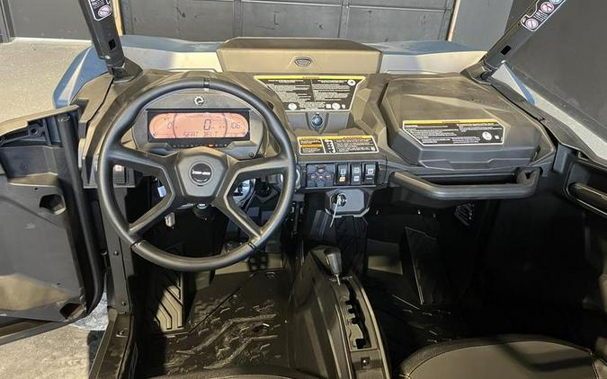 2027 Can-Am® Commander XT-P 1000R