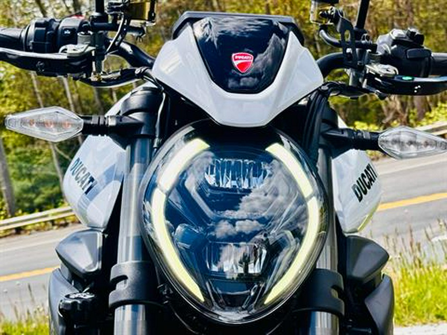 2026 Ducati Monster Plus V2 896