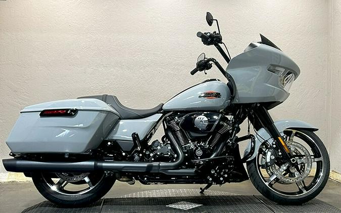 Harley-Davidson Road Glide® 2024 FLTRX 84405870 VIVID BLACK