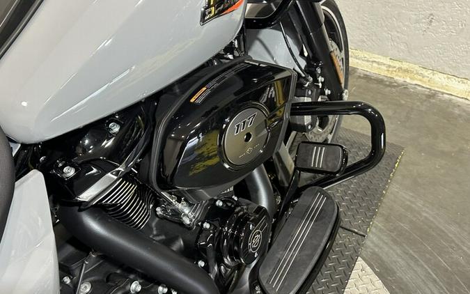 Harley-Davidson Road Glide® 2024 FLTRX 84405870 VIVID BLACK
