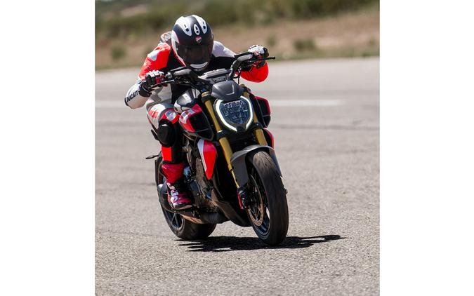 2026 Ducati Diavel V4 RS