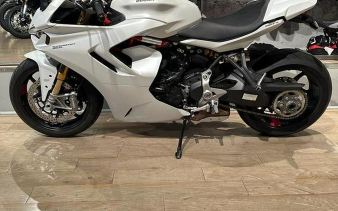 2022 Ducati SuperSport 950 S White Silk fairing