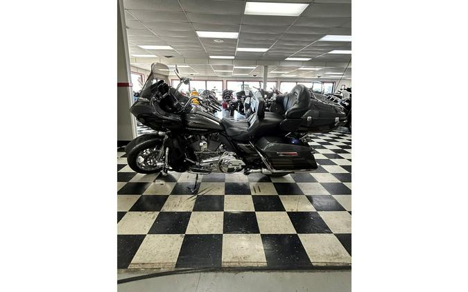 2016 Harley-Davidson® Road Glide® CVO™ Ultra