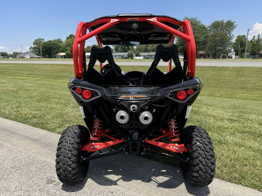 2015 Can-Am® Maverick™ X® rs DPS® 1000R White, Black & Can-Am Red