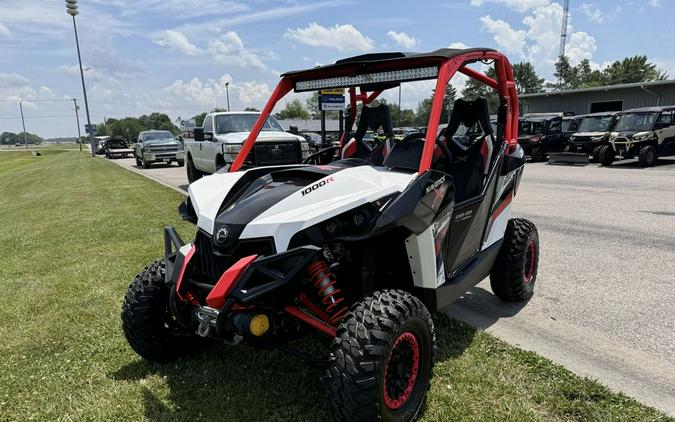 2015 Can-Am® Maverick™ X® rs DPS® 1000R White, Black & Can-Am Red