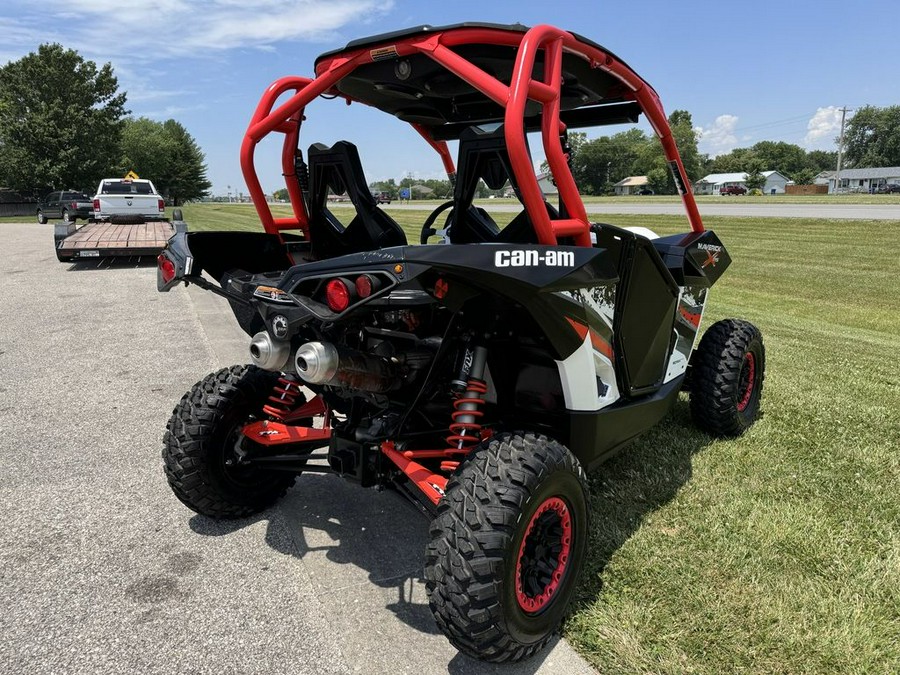 2015 Can-Am® Maverick™ X® rs DPS® 1000R White, Black & Can-Am Red