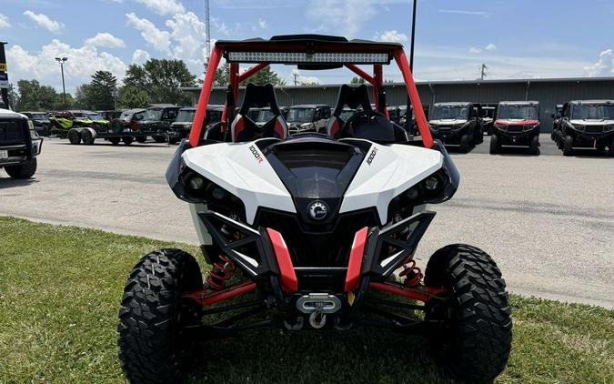 2015 Can-Am® Maverick™ X® rs DPS® 1000R White, Black & Can-Am Red