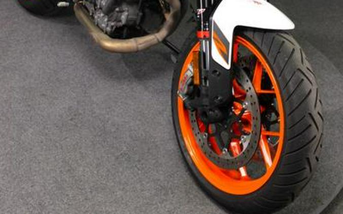 2020 KTM 890 Duke R