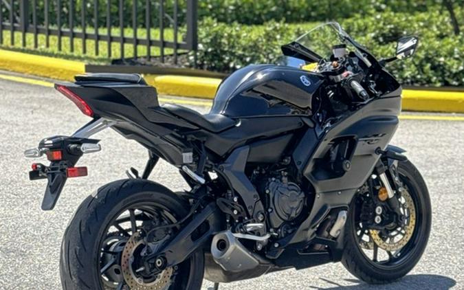 2025 Yamaha YZF-R7 R7
