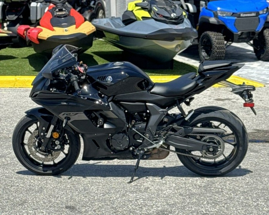 2025 Yamaha YZF-R7 R7