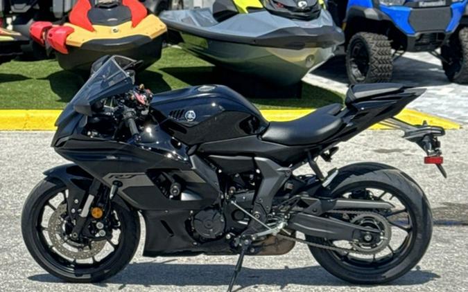 2025 Yamaha YZF-R7 R7