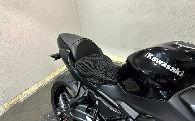 2020 Kawasaki Z650 ABS Metallic Spark Black/Metallic Flat Spark Black