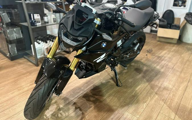 2025 BMW G 310 R Style Passion
