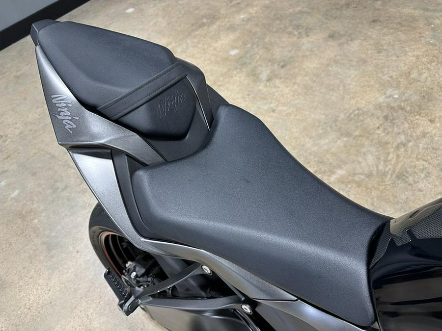 2023 Kawasaki Ninja® ZX™-6R Base