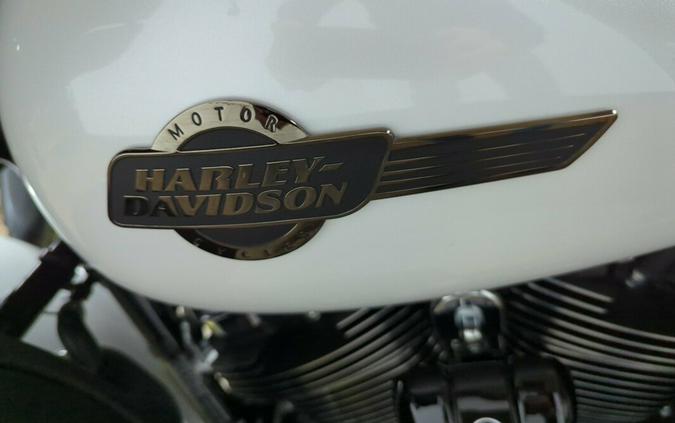 2024 Harley-Davidson® Ultra Limited White Onyx Pearl – Black Finish