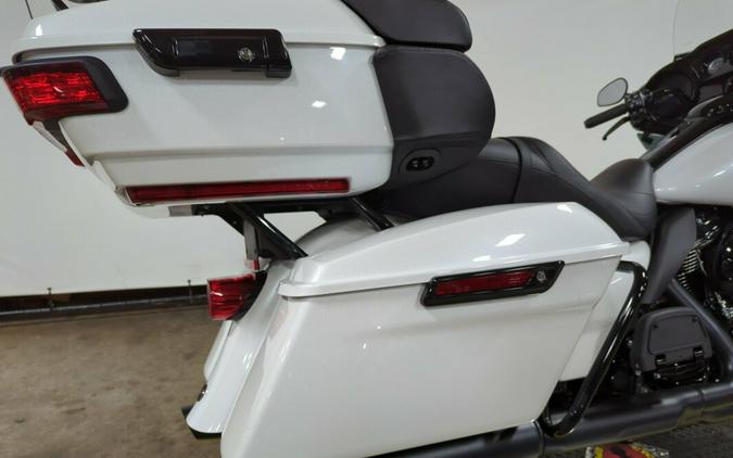 2024 Harley-Davidson® Ultra Limited White Onyx Pearl – Black Finish