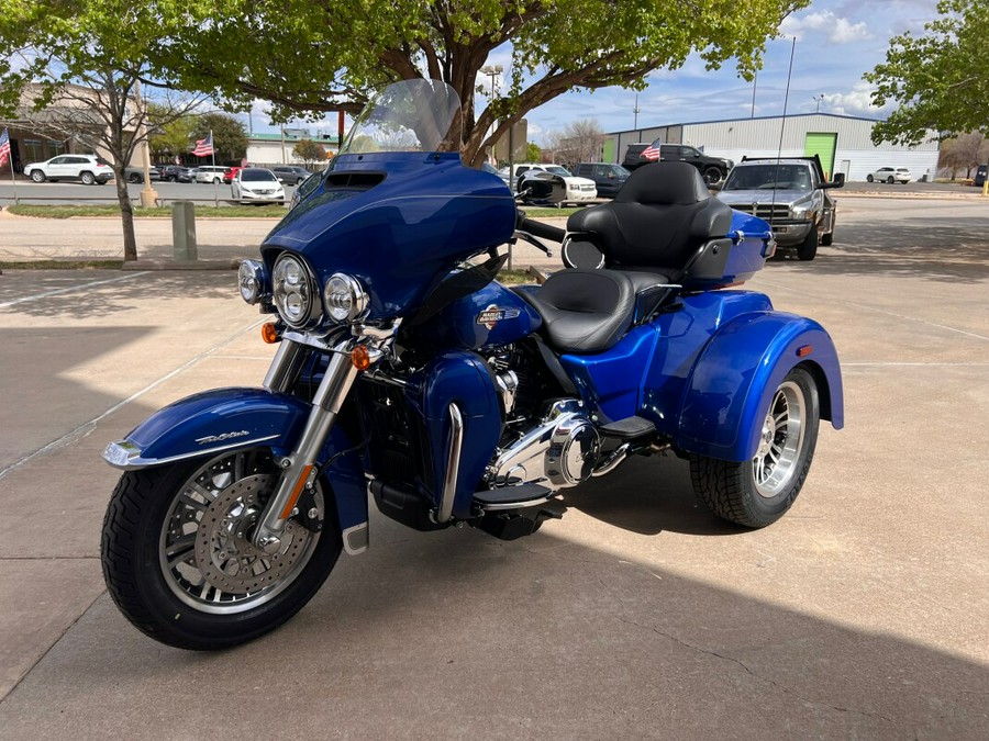 2024 Harley-Davidson® Tri Glide® Ultra Blue Burst