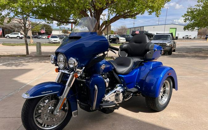 2024 Harley-Davidson® Tri Glide® Ultra Blue Burst