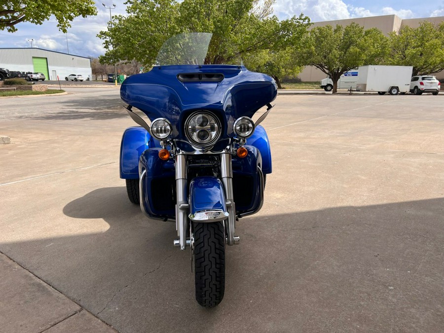 2024 Harley-Davidson® Tri Glide® Ultra Blue Burst