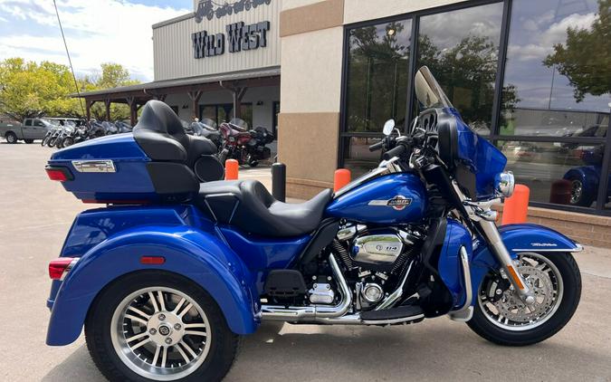 2024 Harley-Davidson® Tri Glide® Ultra Blue Burst