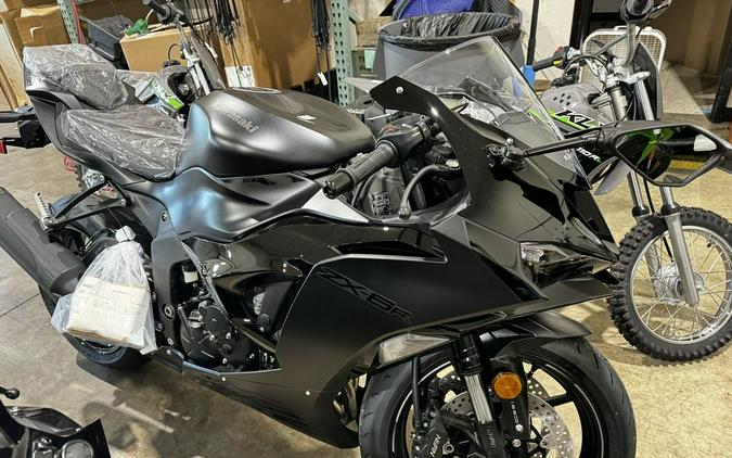 2024 Kawasaki Ninja® ZX™-6R ABS Metallic Flat Spark Black/Ebony