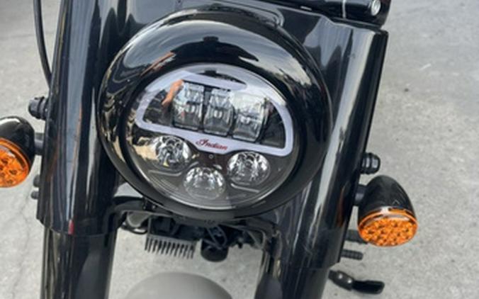 2023 Indian Chief Bobber Dark Horse Silver Quartz Smoke