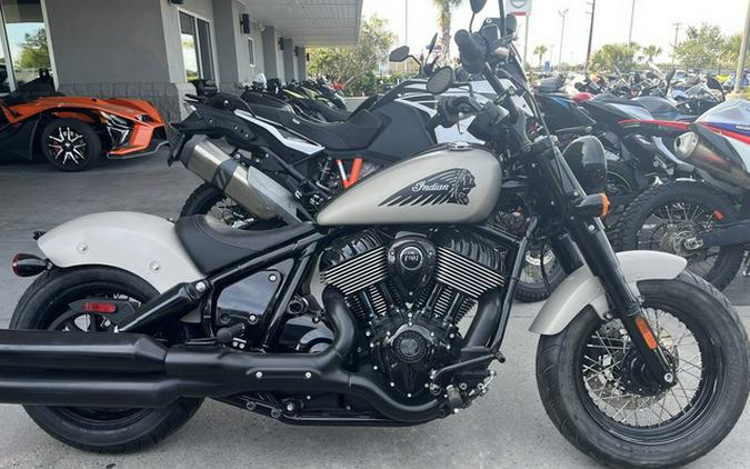 2023 Indian Chief Bobber Dark Horse Silver Quartz Smoke
