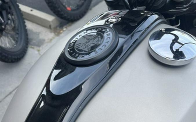 2023 Indian Chief Bobber Dark Horse Silver Quartz Smoke