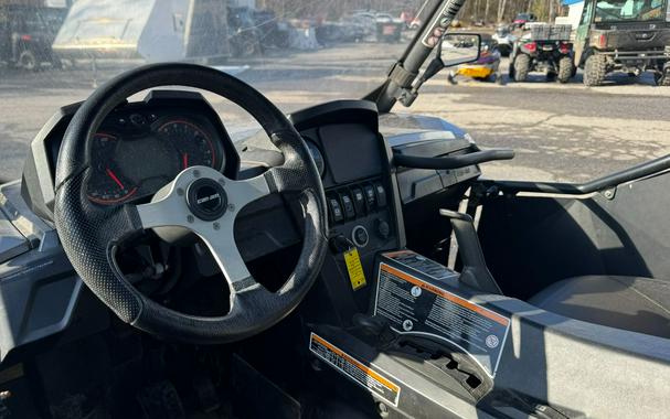 2014 Can-Am Commander™ MAX XT