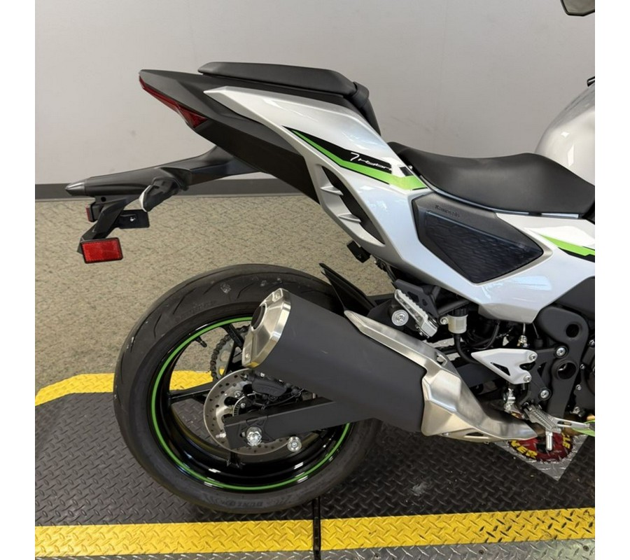 2024 Kawasaki Z7 Hybrid ABS