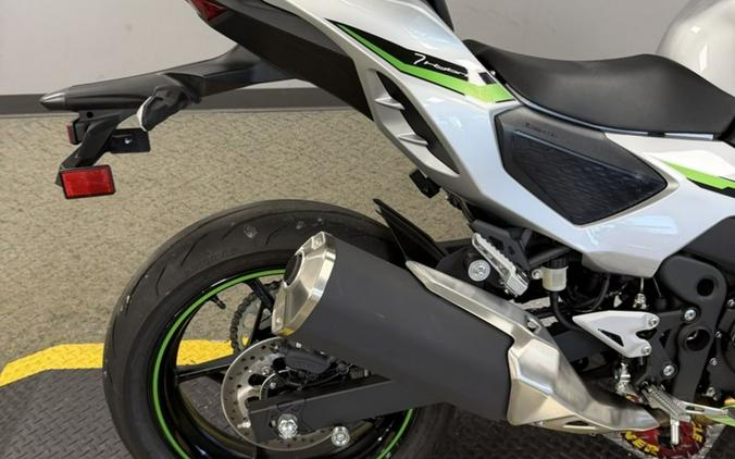 2024 Kawasaki Z7 Hybrid ABS