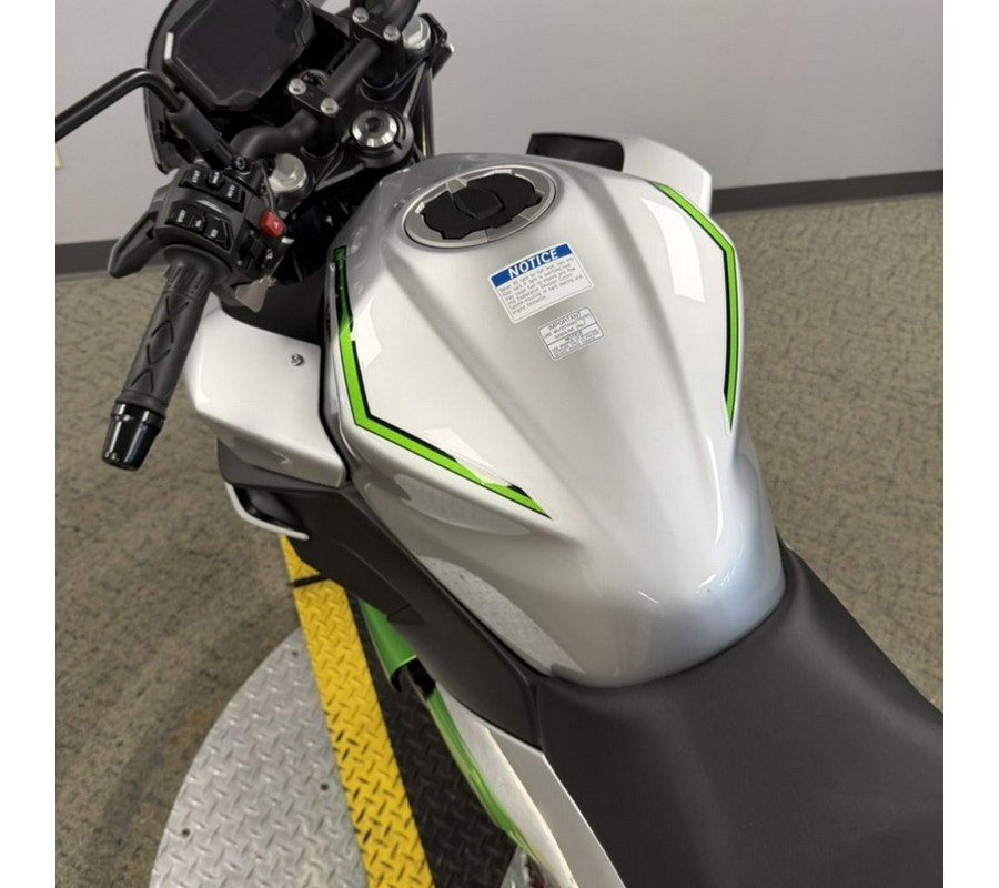 2024 Kawasaki Z7 Hybrid ABS