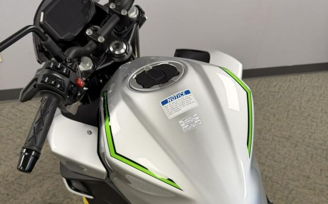 2024 Kawasaki Z7 Hybrid ABS
