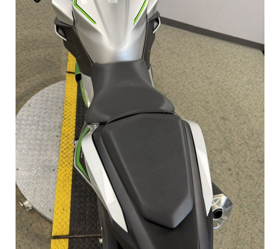 2024 Kawasaki Z7 Hybrid ABS