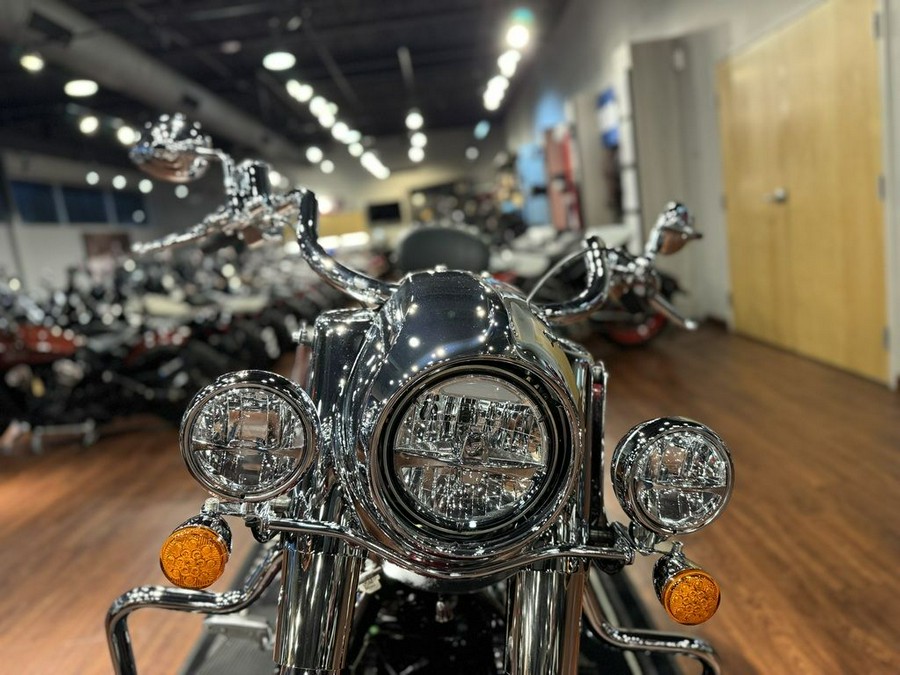 2022 Indian Motorcycle® Springfield® Maroon Metallic/Crimson Metallic