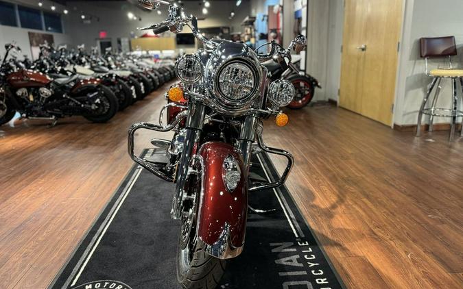 2022 Indian Motorcycle® Springfield® Maroon Metallic/Crimson Metallic