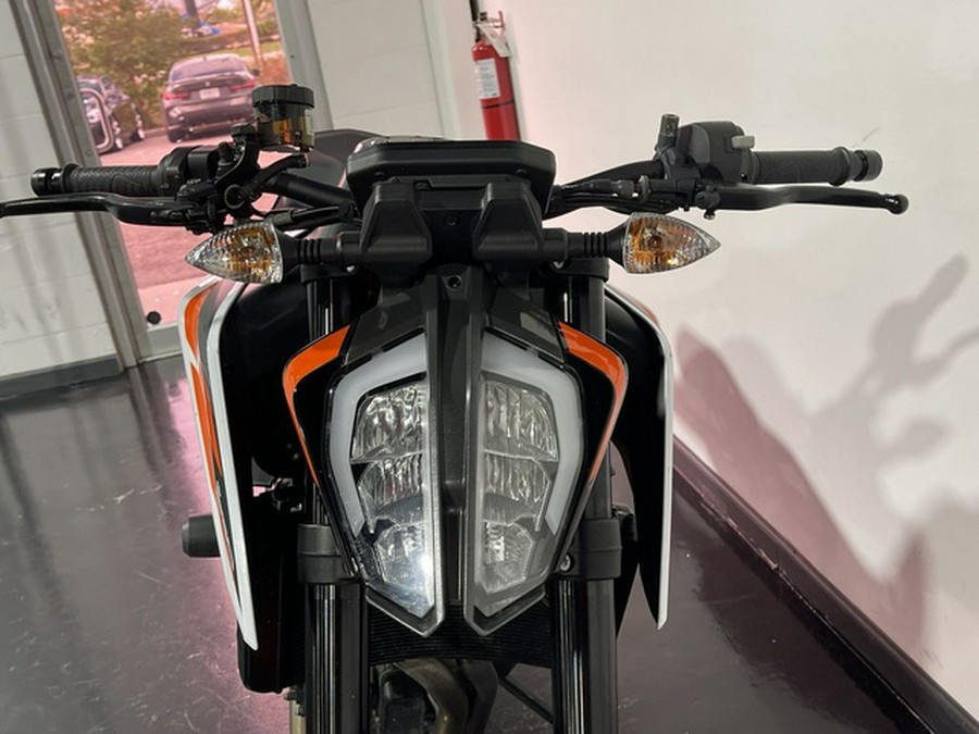 2021 KTM Duke 890 R