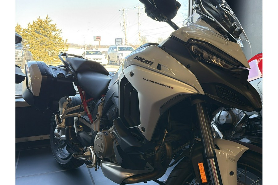 2024 Ducati Multistrada V4 S Travel & Radar
