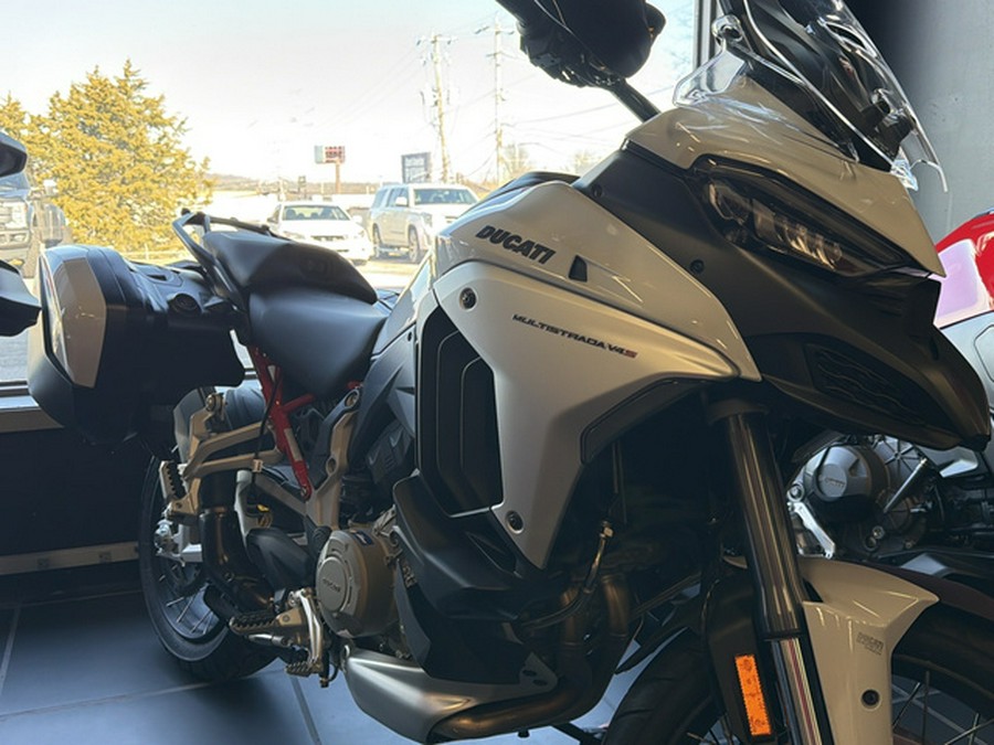 2024 Ducati Multistrada V4 S Travel & Radar