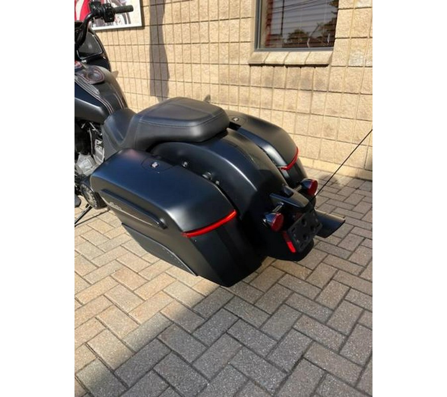 2021 Indian Motorcycle® Challenger® Dark Horse Thunder Black Smoke