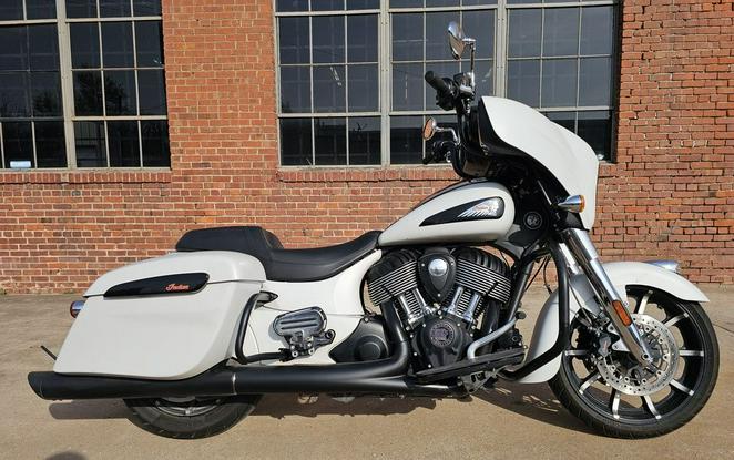 2020 Indian Motorcycle® Roadmaster® Dark Horse® White Smoke