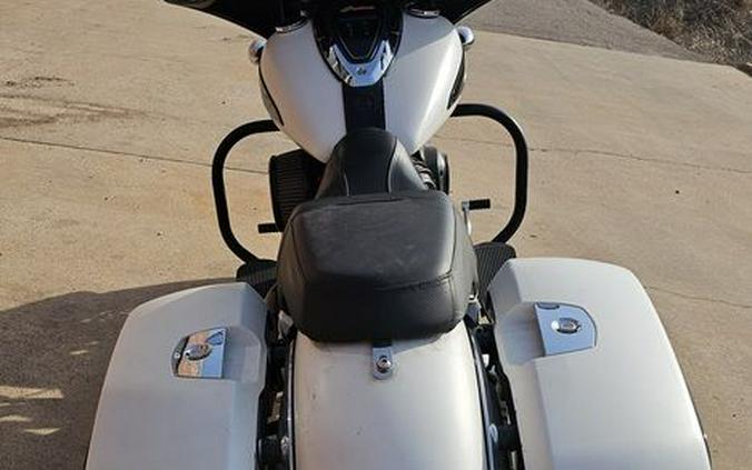 2020 Indian Motorcycle® Roadmaster® Dark Horse® White Smoke